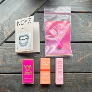 Beauty, Fragrance and Makeup Lot